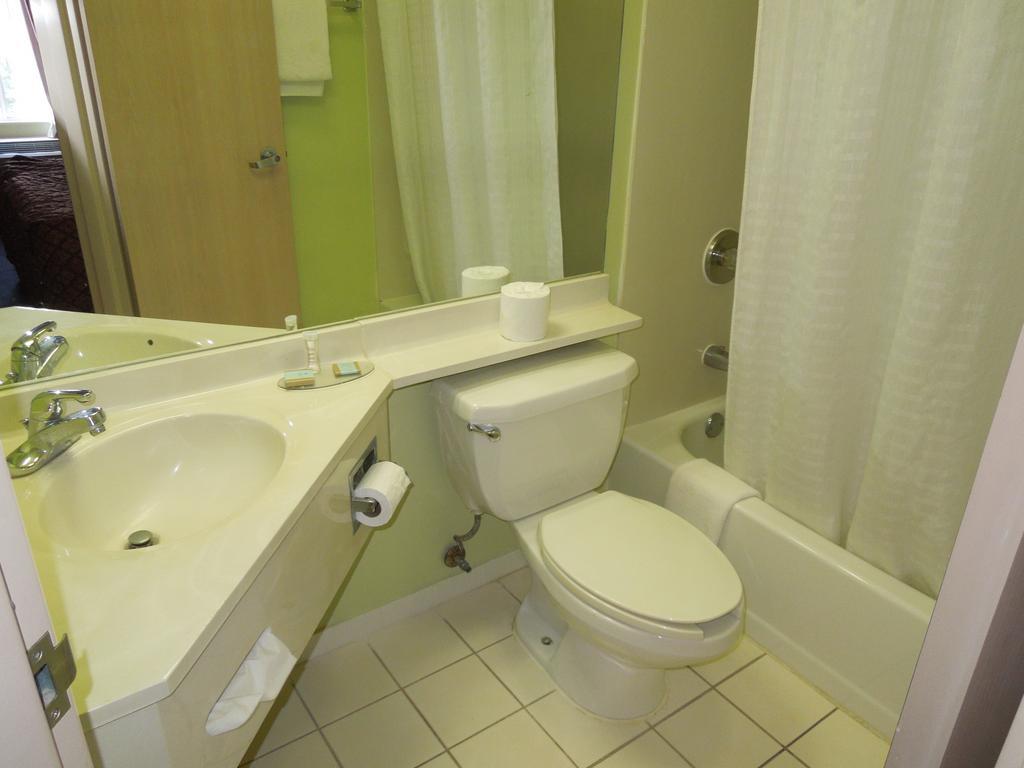 Travelodge - Cincinnati Sharonville Værelse billede